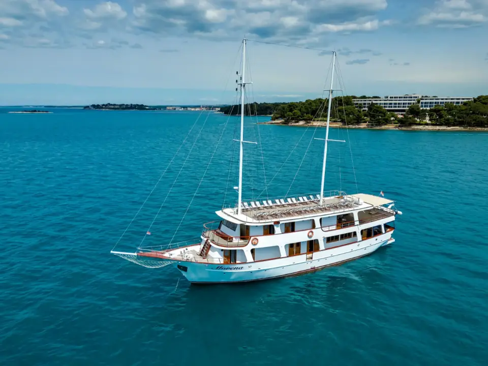 Sail Dubrovnik to Split / Premier Boat