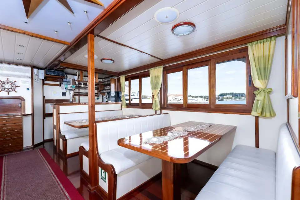 Sail Dubrovnik to Split / Premier Boat