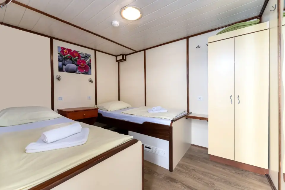 Sail Dubrovnik to Split / Premier Boat