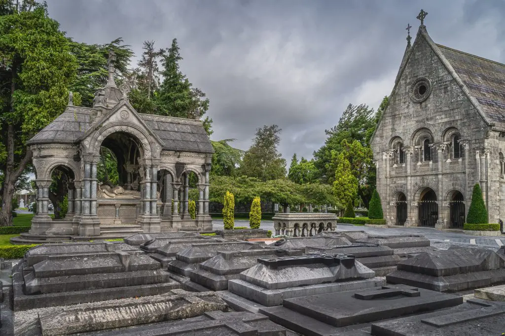 visit glasnevin cemetery dublin