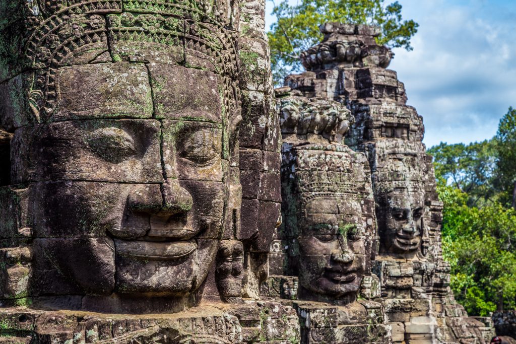 visit-bayon-temple-in-angkor